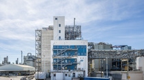Die modernisierte SCF-Anlage am BASF-Standort Ludwigshafen. Die Investition im niedrigen dreistelligen Millionenbereich erweitert die Produktionskapazitäten um rund 30 Prozent.
Foto: BASF