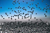 Der Rohstoff Neopor® ist die Weiterentwicklung von Styropor® und vereint optimierte Isoliereigenschaften und hervorragende Stoßdämpfung.  Copyright: BASF Der Rohstoff Neopor® ist die Weiterentwicklung von Styropor® und vereint optimierte Isoliereigenschaften und hervorragende Stoßdämpfung.  Copyright: BASF